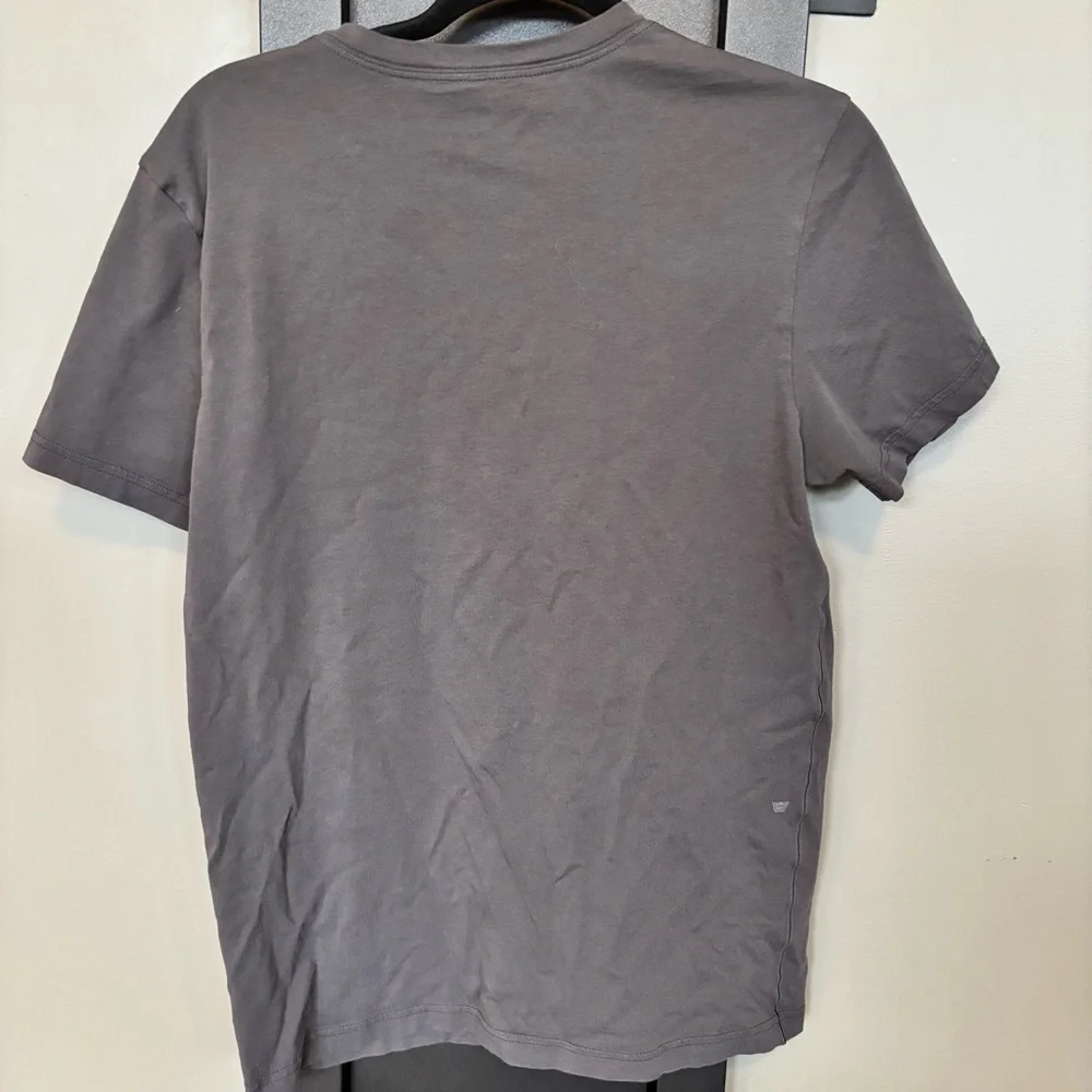 Mack Weldon Napoleon Gray V-Neck T-Shirt - size M​ - Picture 2 of 6